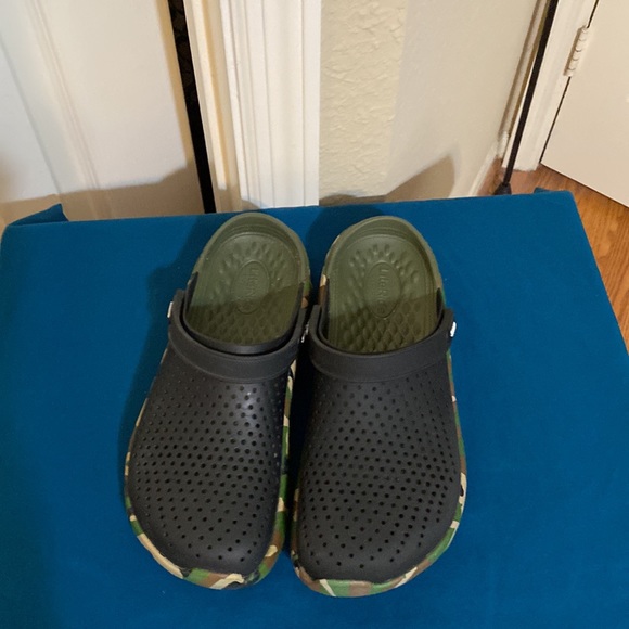 Crocs - Picture 2 of 14